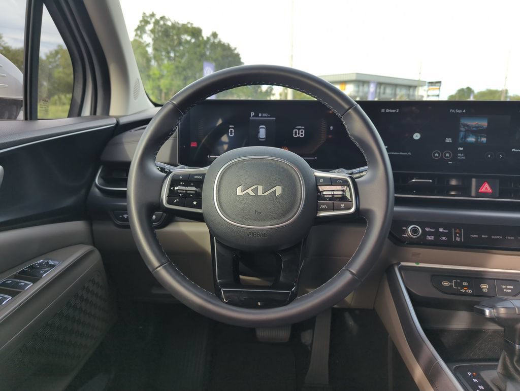 Used 2026 Kia Carnival FWD image 17