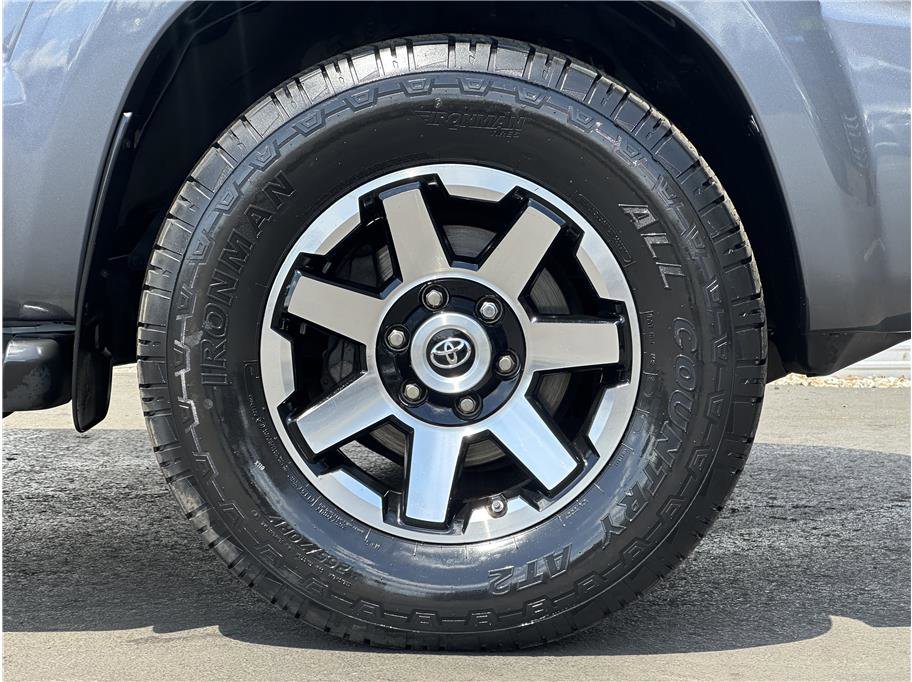 Used 2007 Toyota 4Runner SR5 AWD/4WD image 25