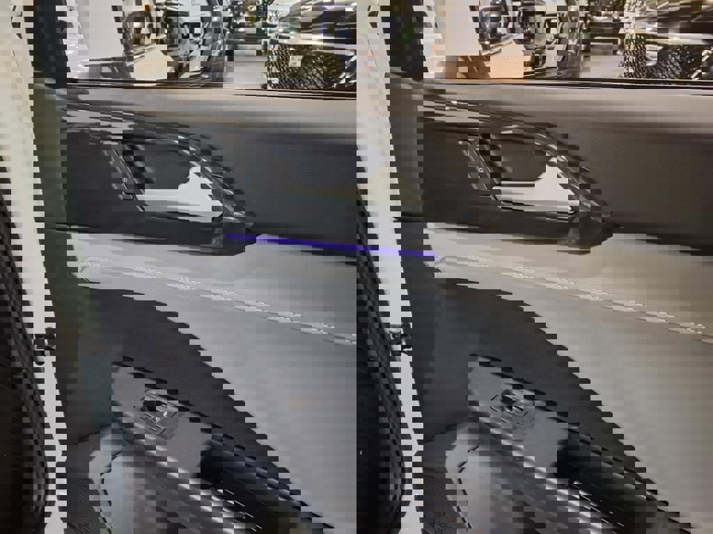 Used 2022 Volkswagen Taos SEL image 14