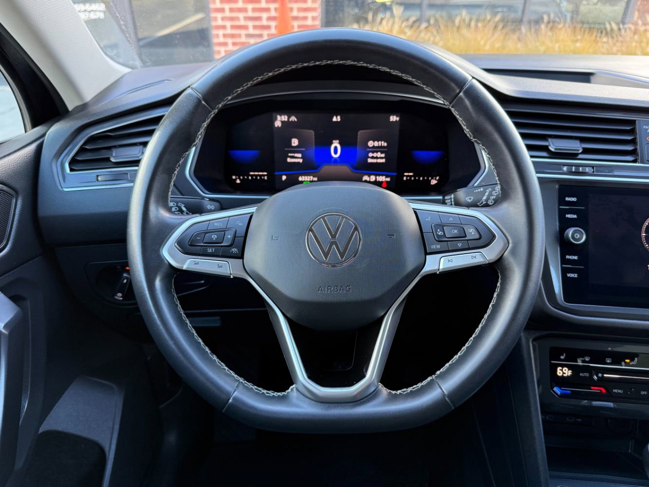 Used 2023 Volkswagen Tiguan SE image 10