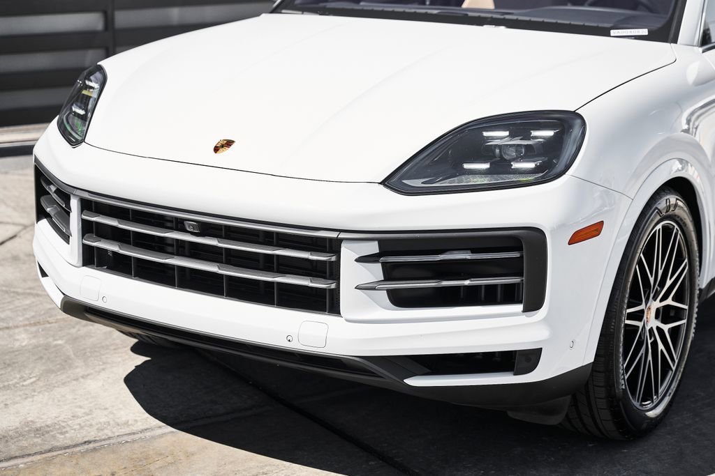 Used 2025 Porsche Cayenne image 6