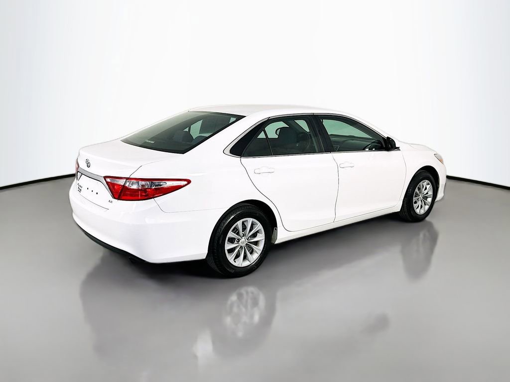 Used 2015 Toyota Camry LE FWD image 7