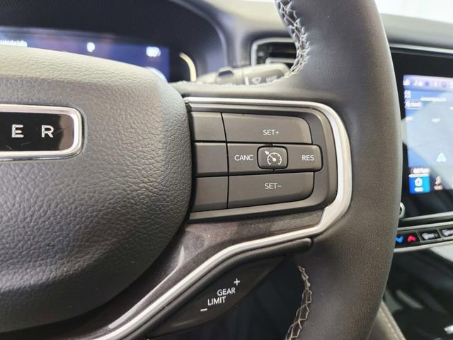 Used 2023 Jeep Wagoneer Base w/ Premium Group I image 21