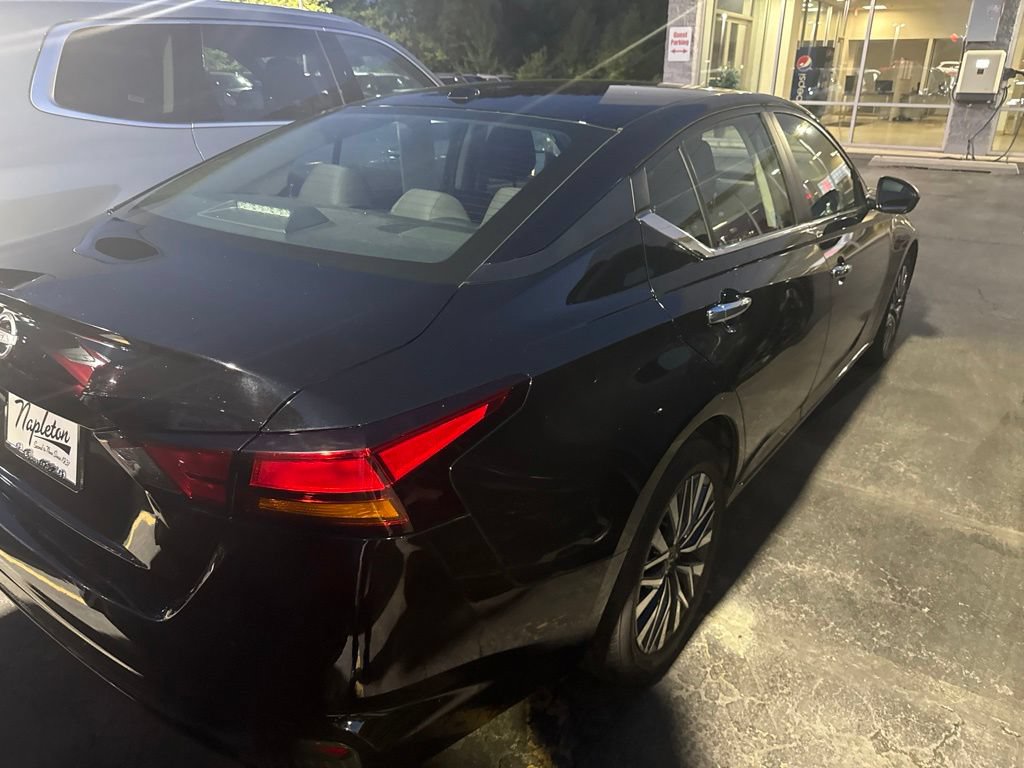 Used 2025 Nissan Altima 2.5 SV FWD image 4