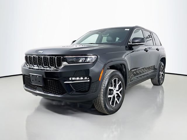 Used 2025 Jeep Grand Cherokee Limited image 3