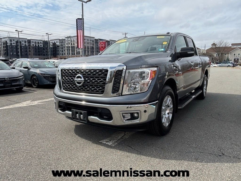Used 2017 Nissan Titan SV image 3