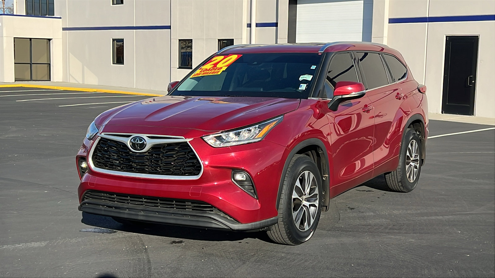 Used 2020 Toyota Highlander XLE image 1