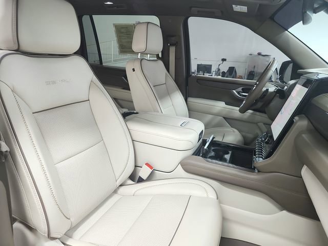 Used 2025 GMC Yukon XL Denali w/ Sun & Power Step Package RWD image 45