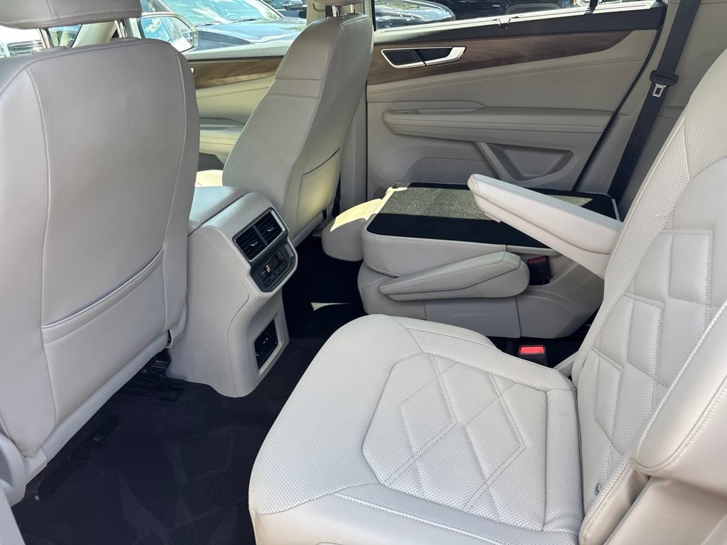 Used 2024 Volkswagen Atlas SE AWD/4WD image 16