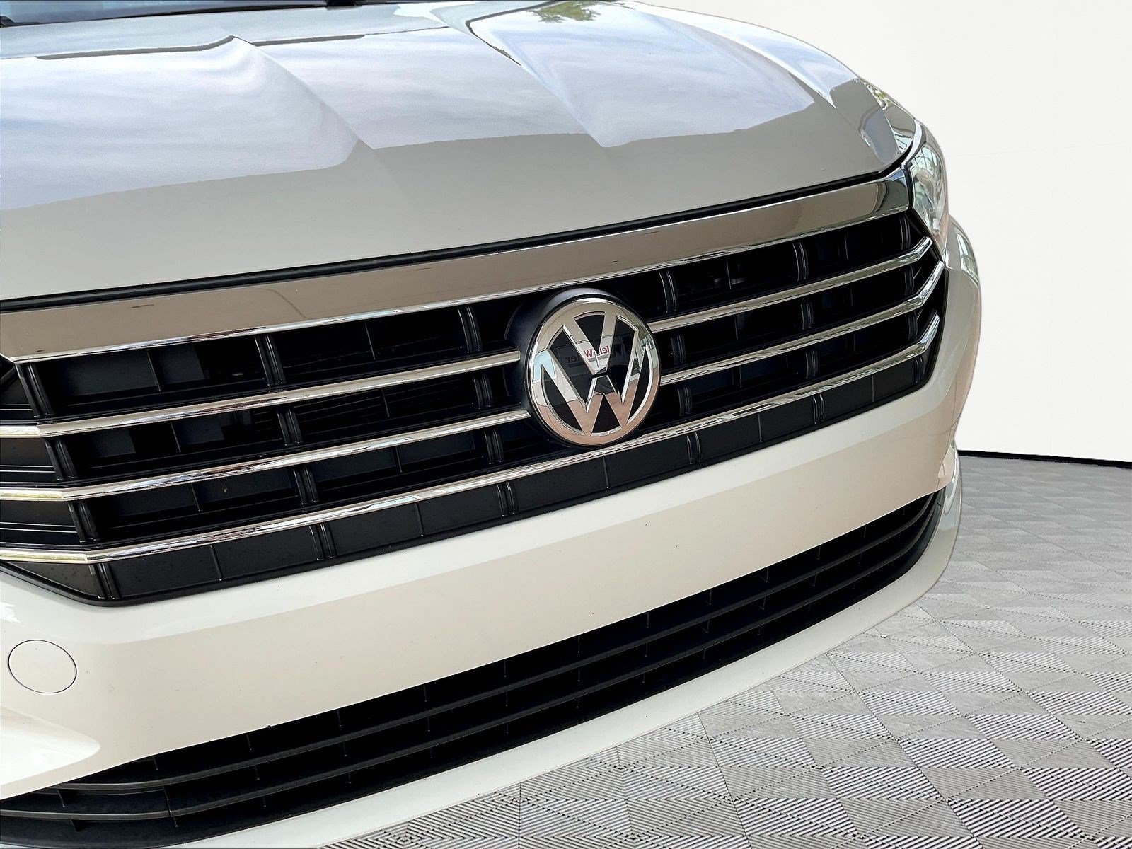 Used 2019 Volkswagen Jetta SE w/ Cold Weather Package FWD image 30