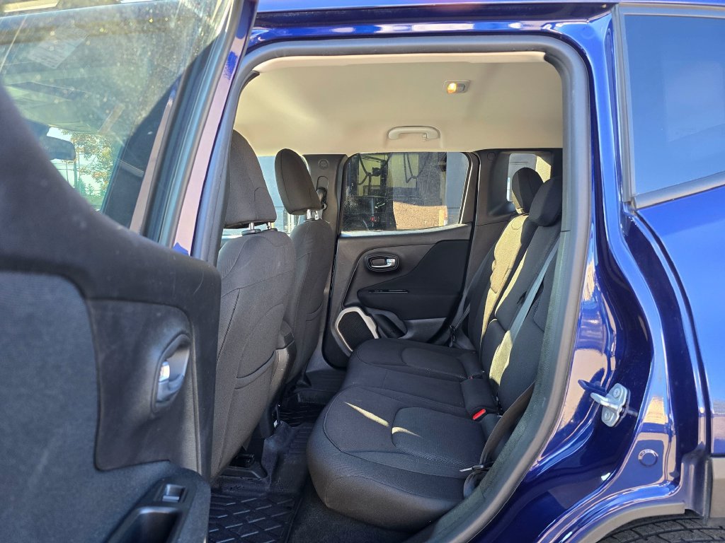 Used 2017 Jeep Renegade Latitude w/ Safety & Security Group AWD/4WD image 15