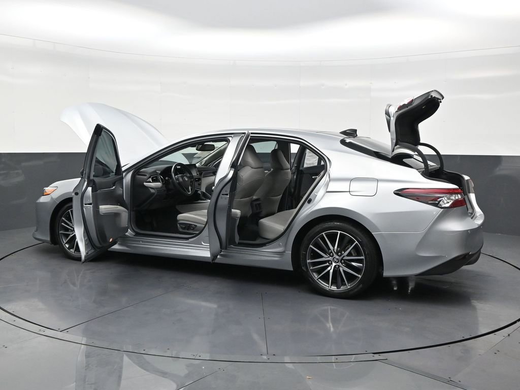 Used 2022 Toyota Camry XLE w/ Navigation Package FWD image 32