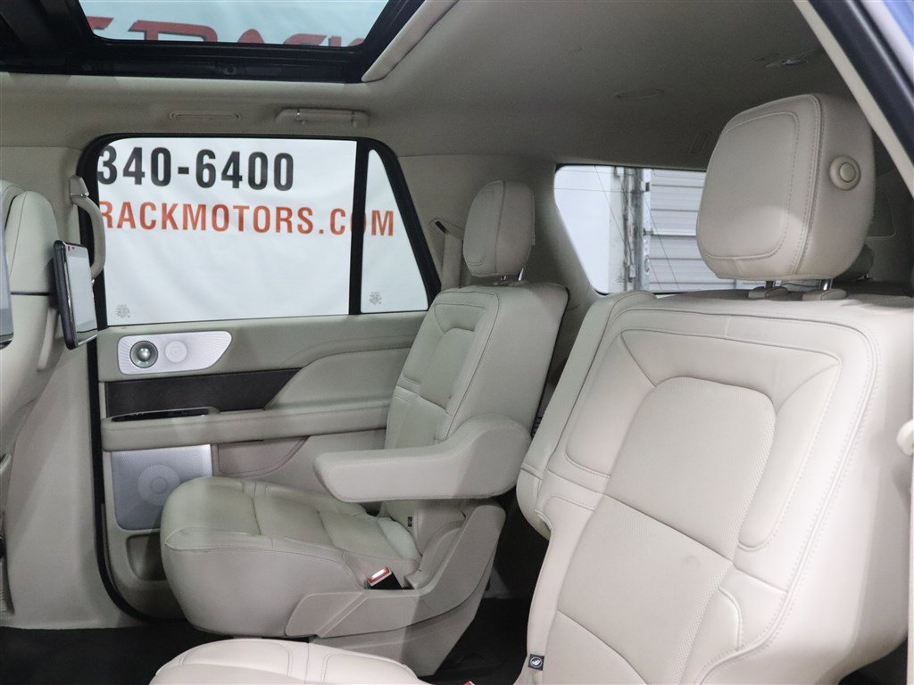 Used 2018 Lincoln Navigator L Reserve w/ Technology Package AWD/4WD image 19