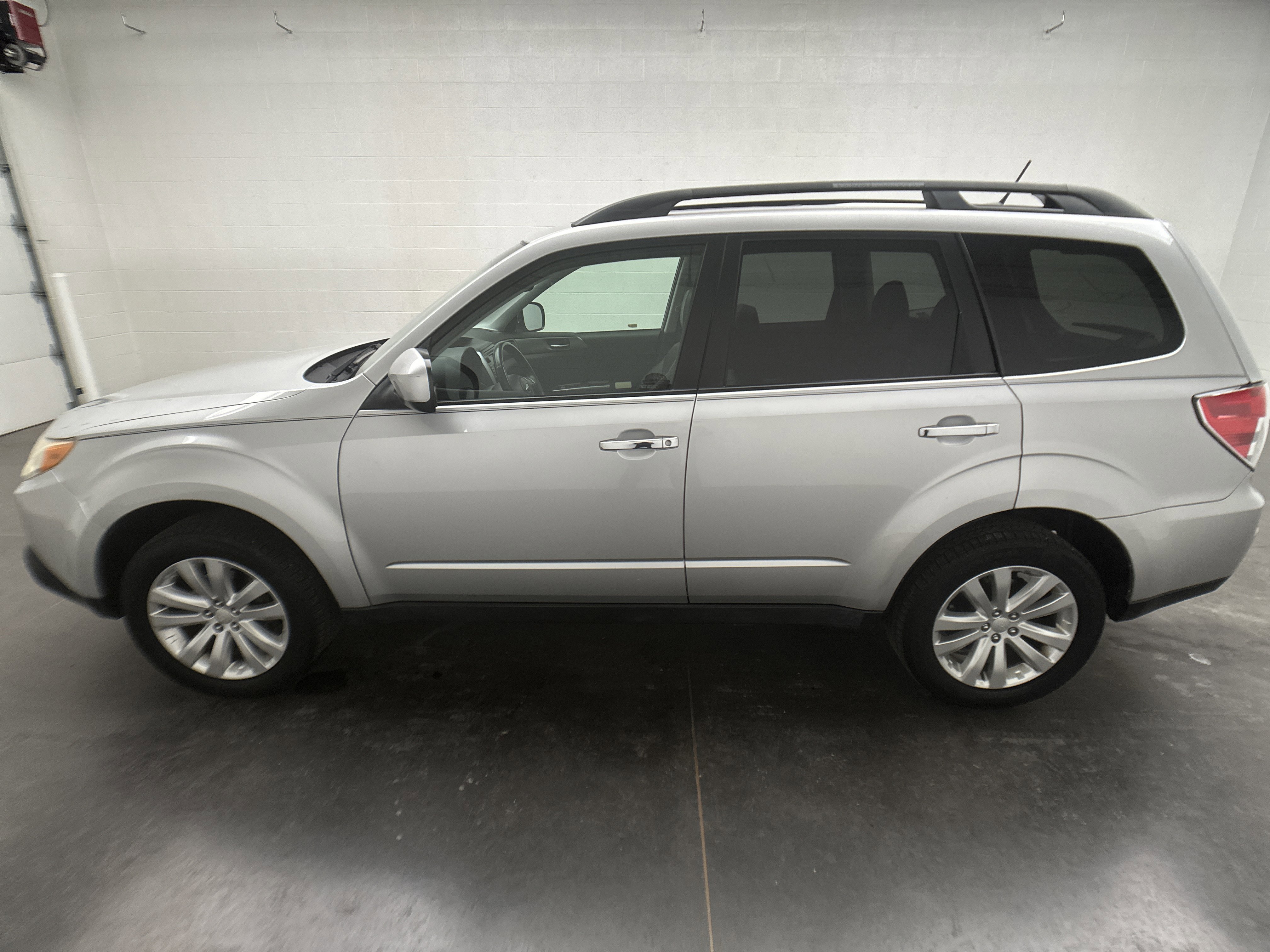 Used 2011 Subaru Forester 2.5X Limited w/ Popular Equipment Group 4B image 5