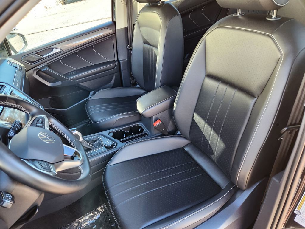 Certified 2024 Volkswagen Tiguan SE image 11