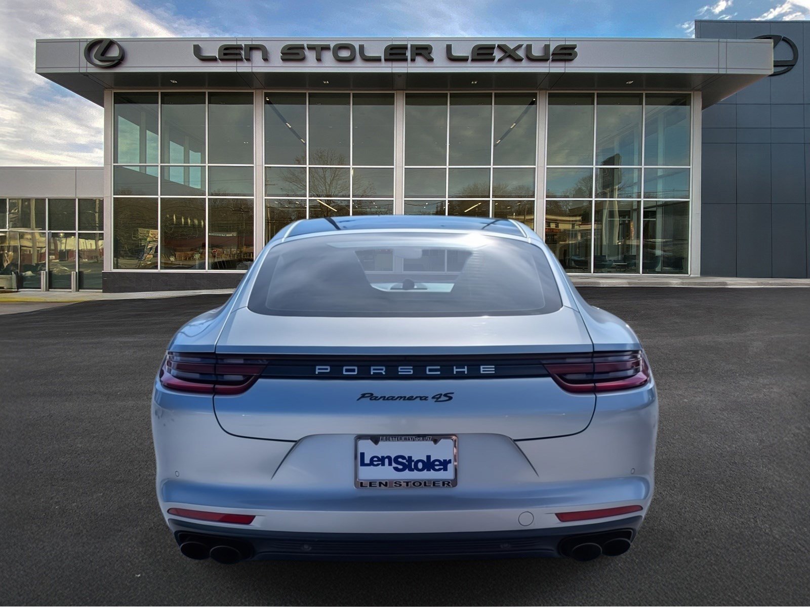 Used 2018 Porsche Panamera 4S image 4