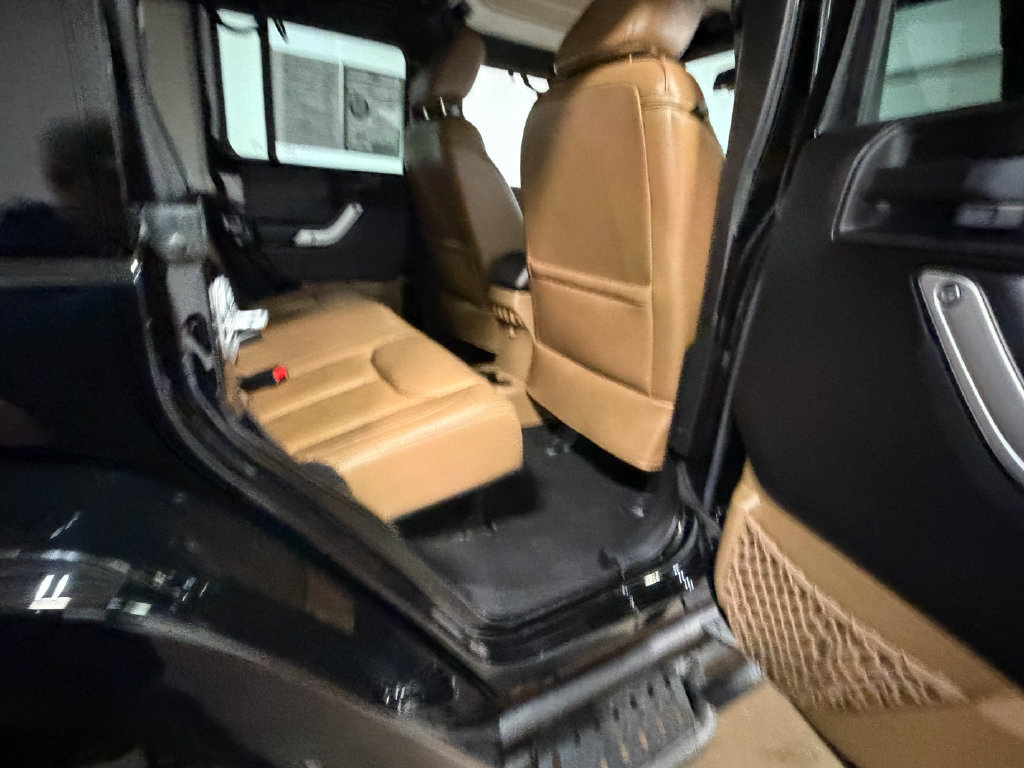 Used 2015 Jeep Wrangler Unlimited Sahara w/ Connectivity Group AWD/4WD image 65