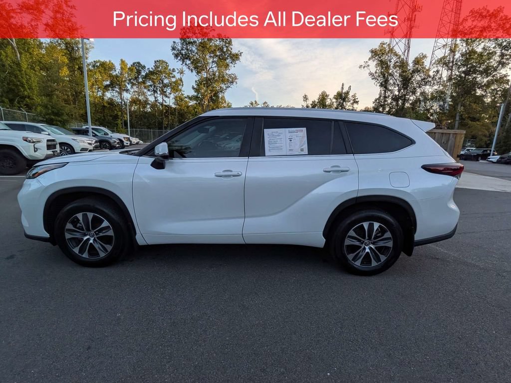 Used 2024 Toyota Highlander XLE FWD image 8