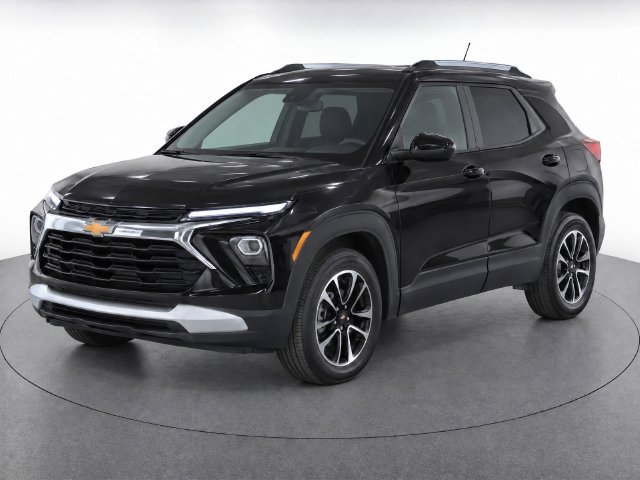 Used 2025 Chevrolet TrailBlazer LT AWD/4WD image 2