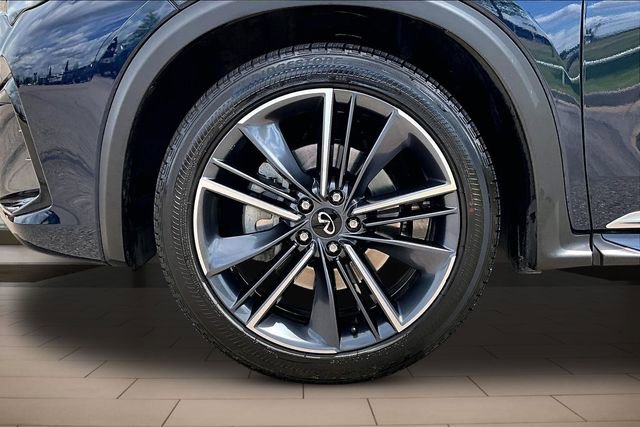 Certified 2025 INFINITI QX55 Luxe w/ Accent Package image 9