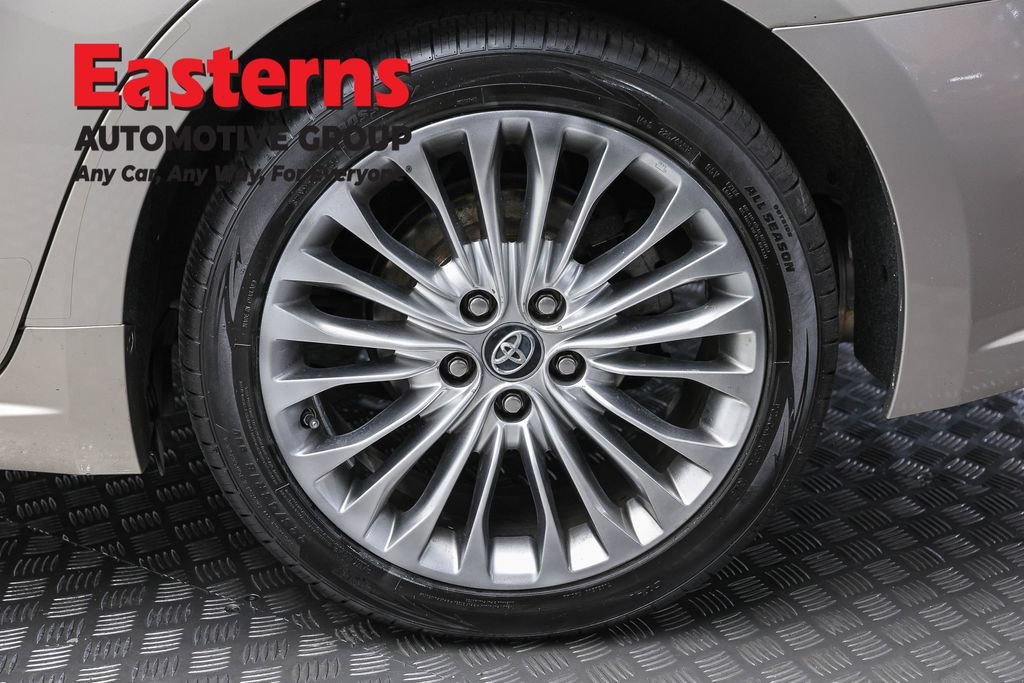 Used 2017 Toyota Avalon Limited w/ All Weather Liner Package FWD image 8