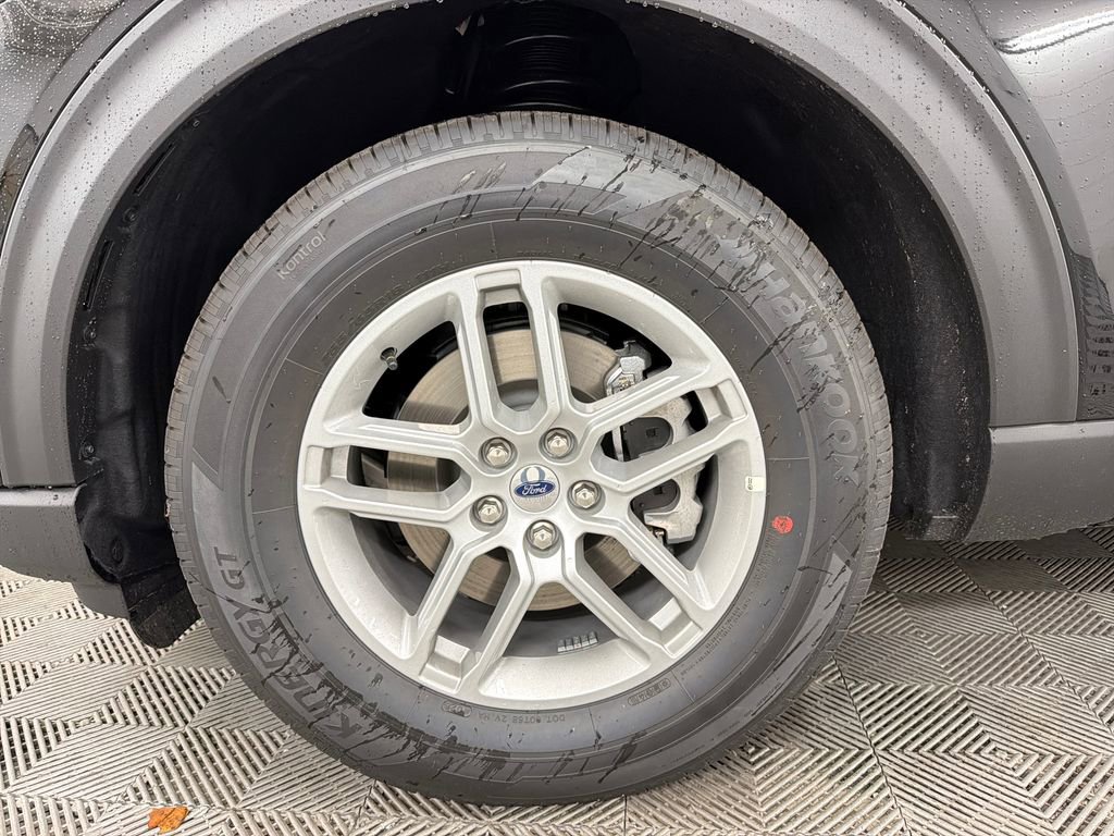 New 2026 Ford Explorer Active RWD image 11