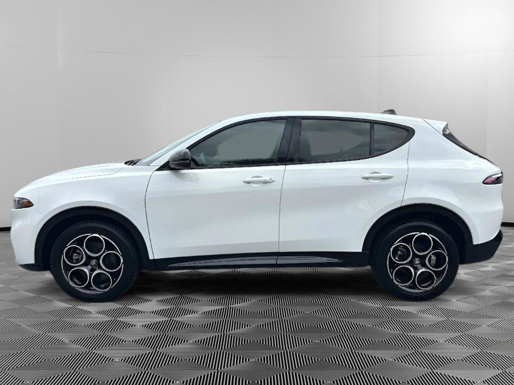 Used 2025 Alfa Romeo Tonale w/ Premium Package AWD/4WD image 5
