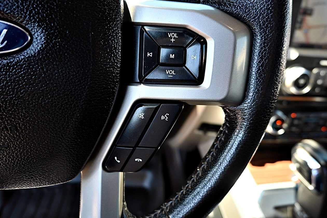 Used 2015 Ford F150 Lariat w/ Equipment Group 502A Luxury AWD/4WD image 26