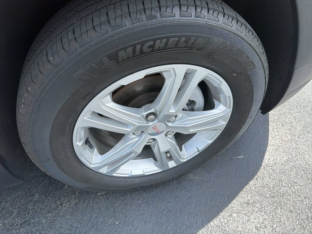 Used 2024 GMC Terrain SLE w/ Driver Convenience Package FWD image 4