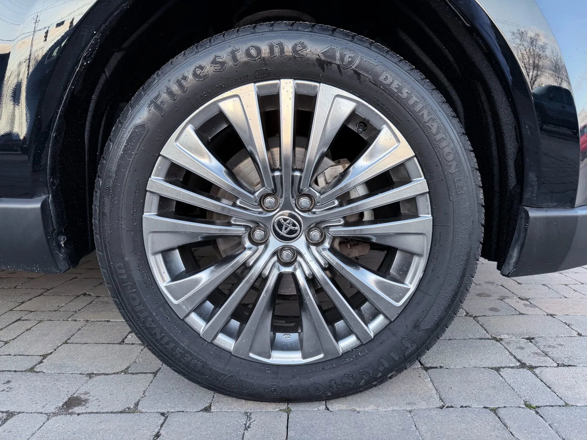 Used 2023 Toyota Venza XLE AWD/4WD image 25