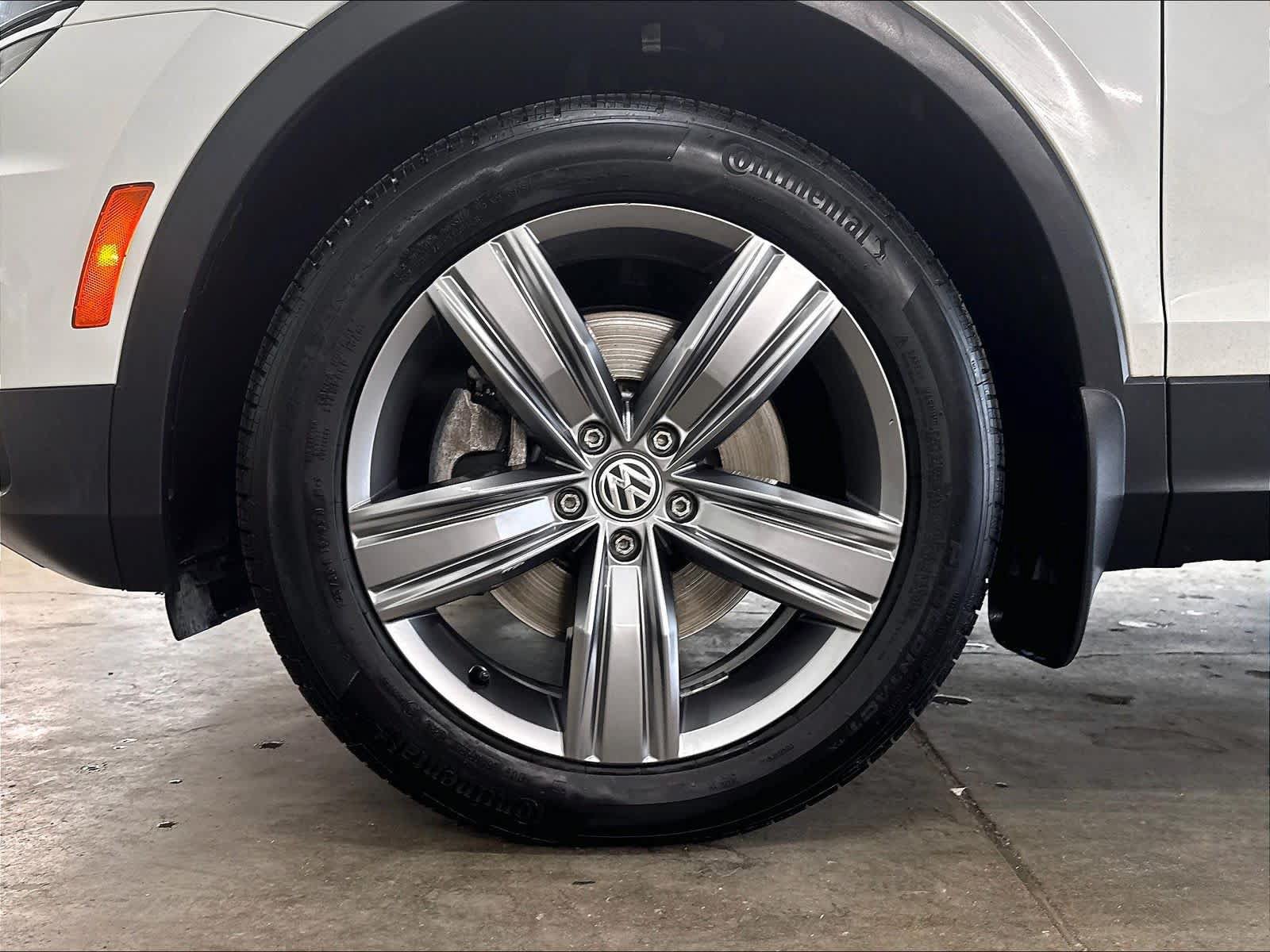Used 2018 Volkswagen Tiguan SEL Premium AWD/4WD image 37