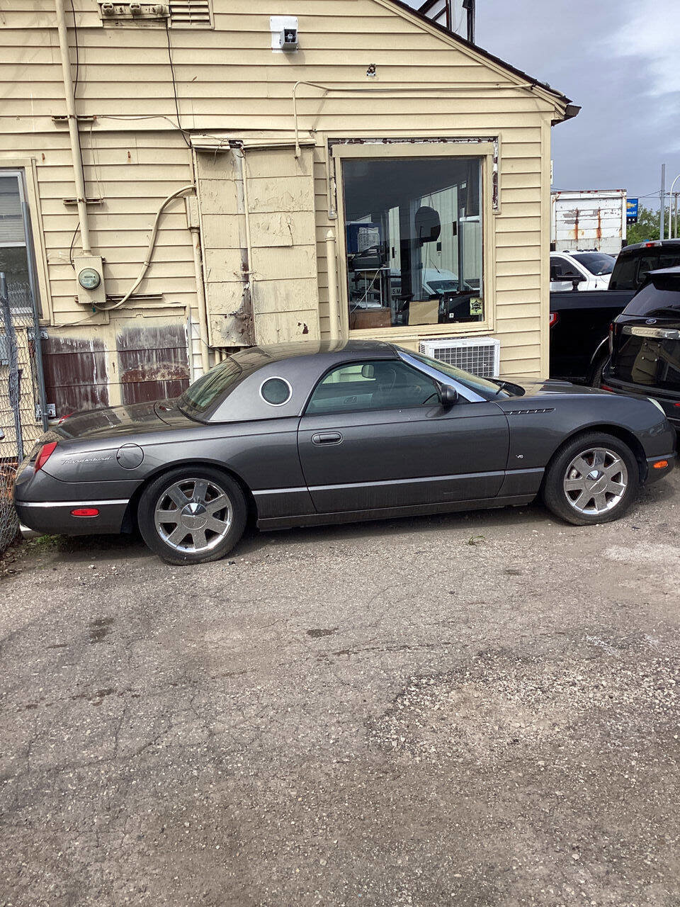 Used 2003 Ford Thunderbird image 22