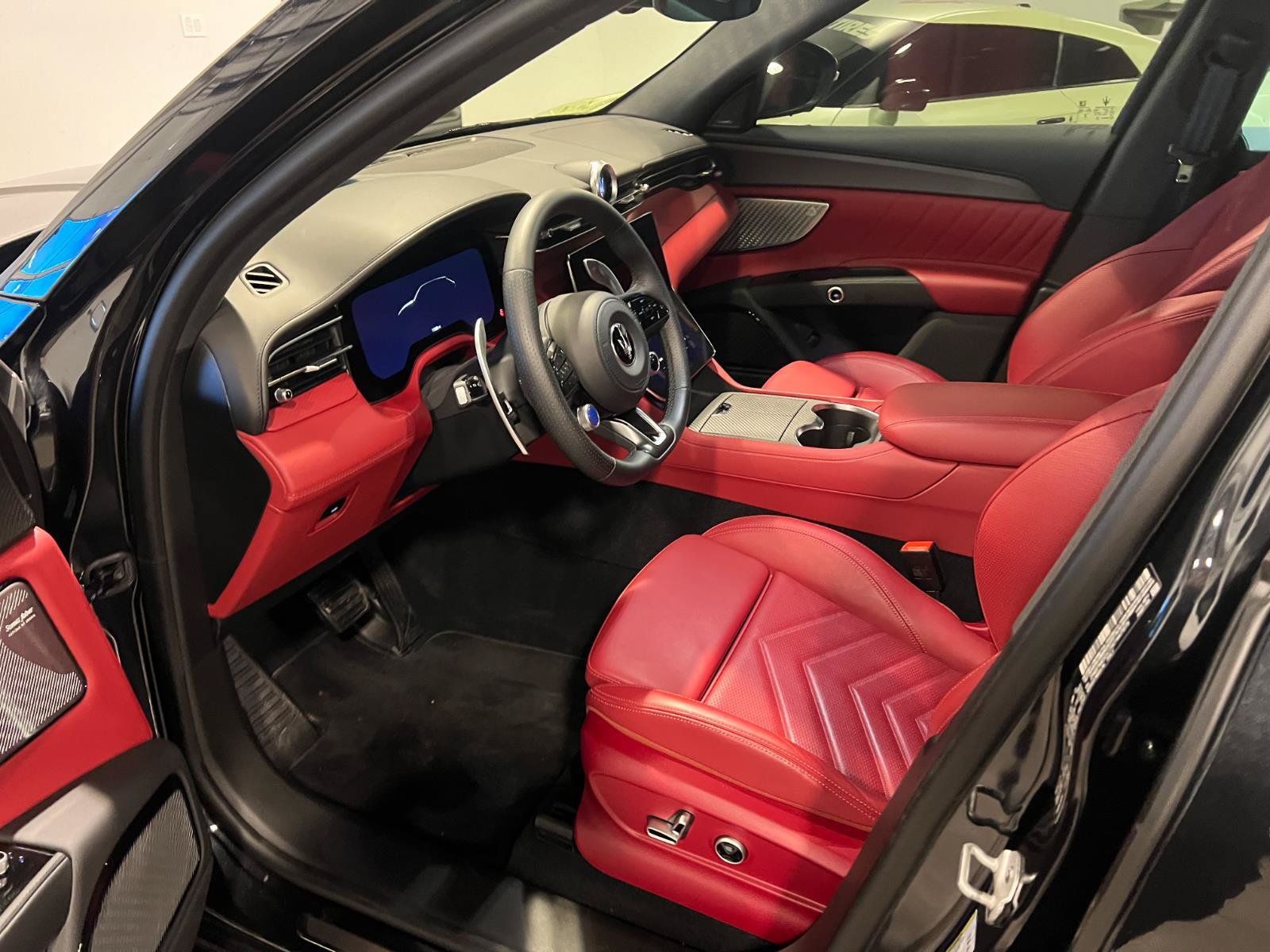 Used 2024 Maserati Grecale Trofeo AWD/4WD image 11