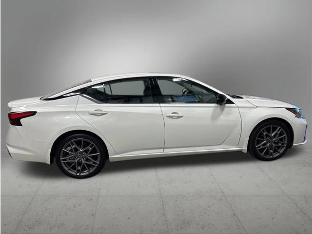 Used 2023 Nissan Altima 2.0 SR FWD image 8