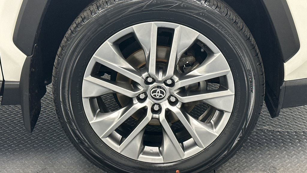 Used 2022 Toyota RAV4 XLE Premium AWD/4WD image 21