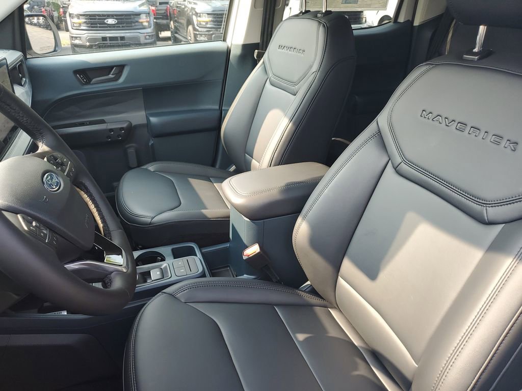New 2025 Ford Maverick Lariat w/ Black Appearance Package image 7