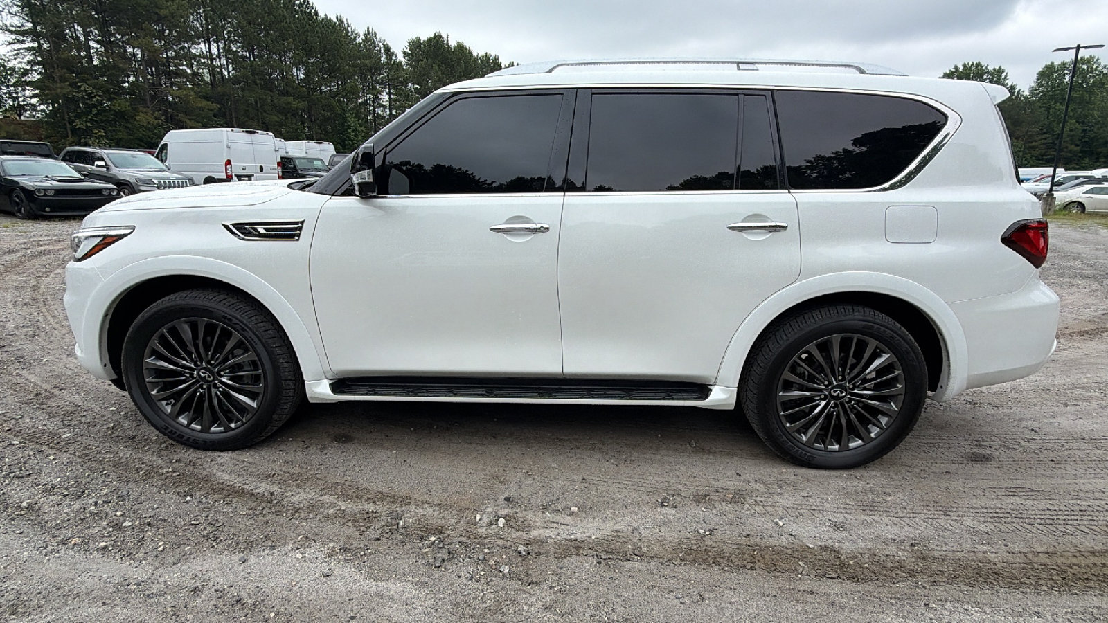Used 2024 INFINITI QX80 Sensory AWD/4WD image 11