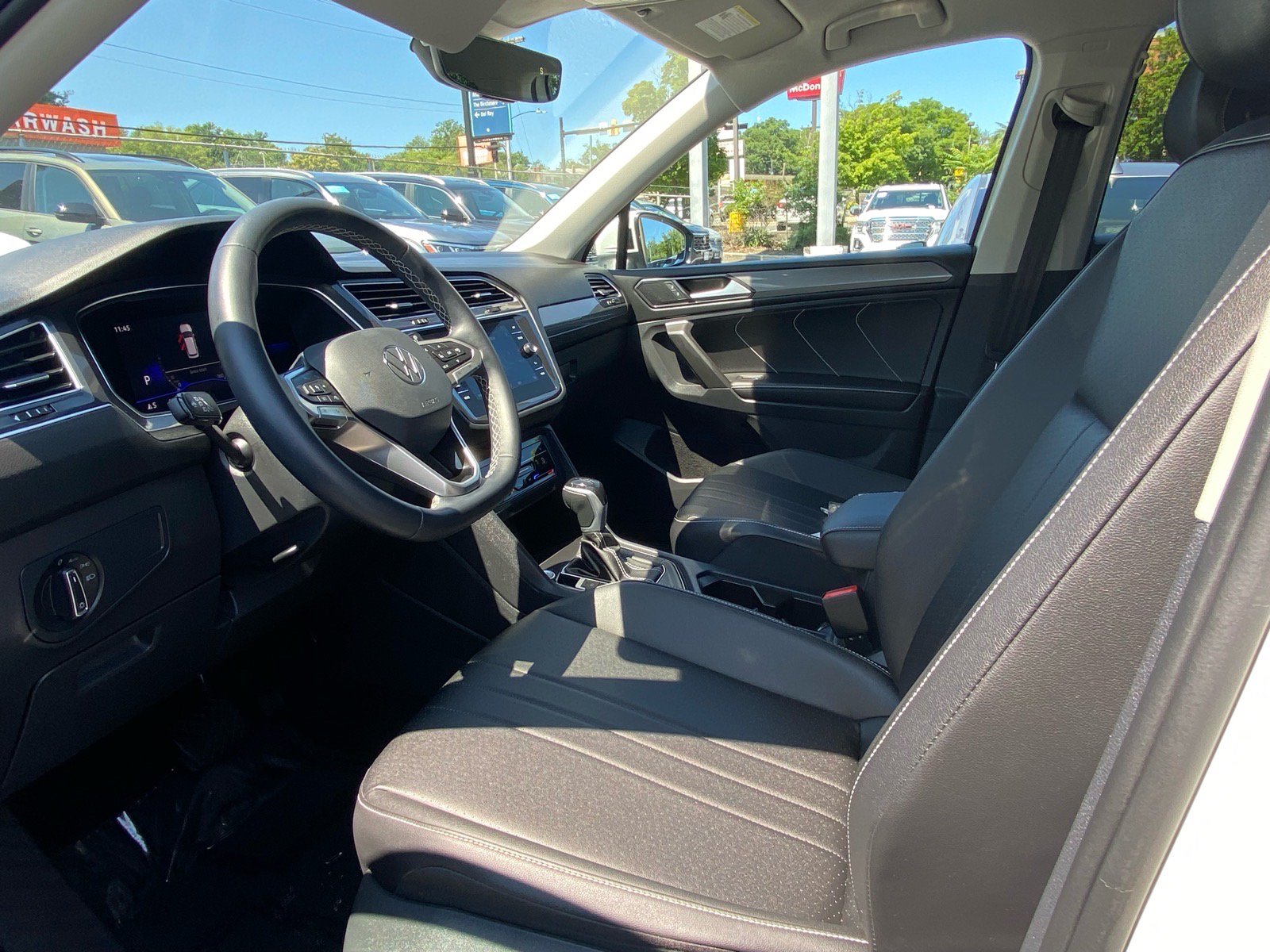 Certified 2023 Volkswagen Tiguan SE FWD image 12