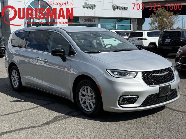 Used 2024 Chrysler Pacifica Touring-L