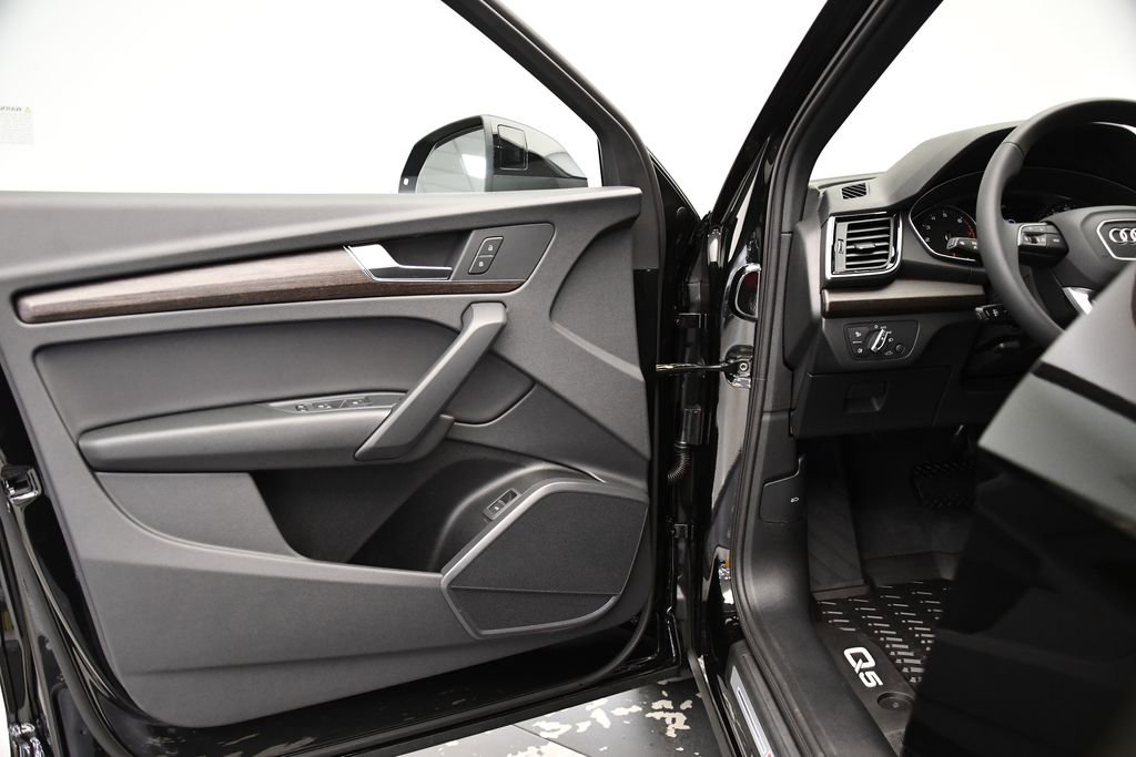 Used 2025 Audi Q5 2.0T Premium image 28