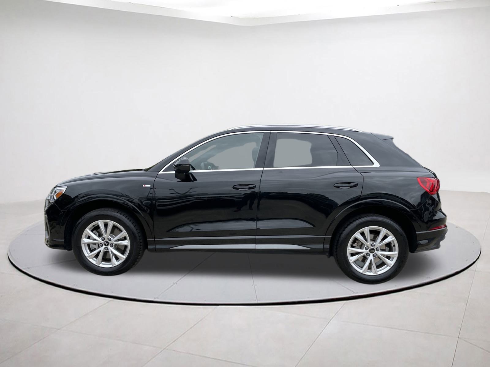 Used 2025 Audi Q3 2.0T Premium image 4