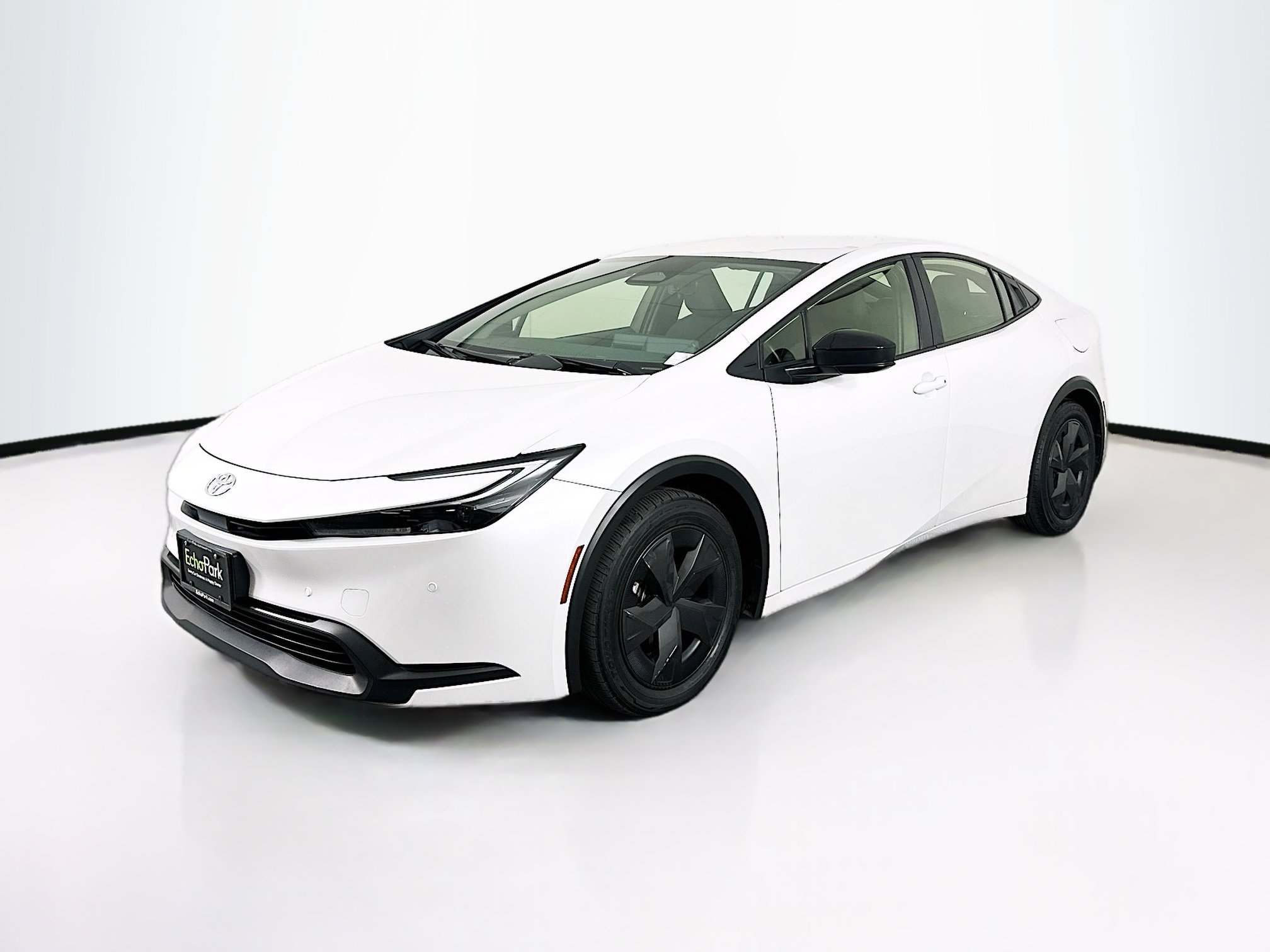 Used 2024 Toyota Prius LE FWD image 3