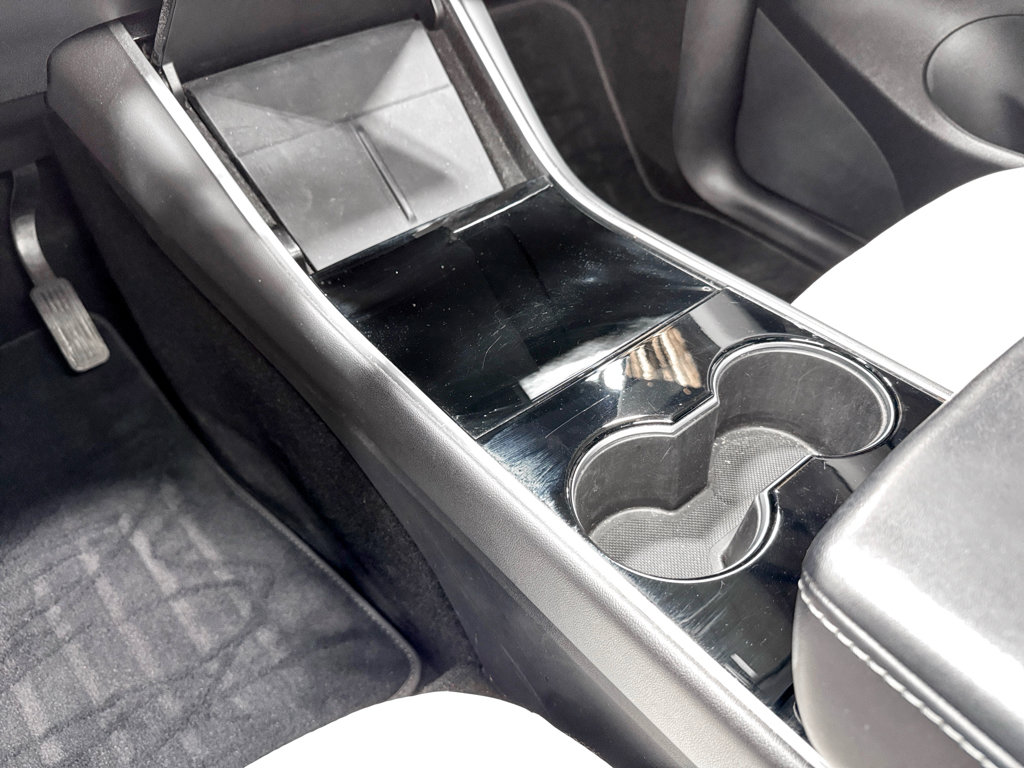 Used 2020 Tesla Model Y Long Range image 17