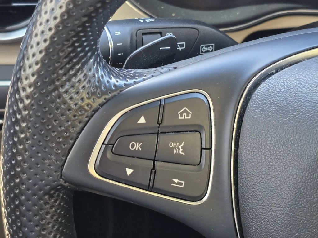 Used 2019 Mercedes-Benz GLC 350e 4MATIC image 31