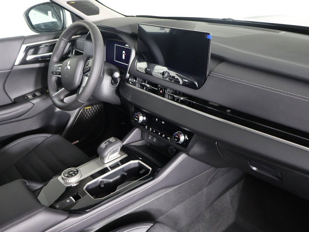 New 2026 Mitsubishi Outlander SE image 33