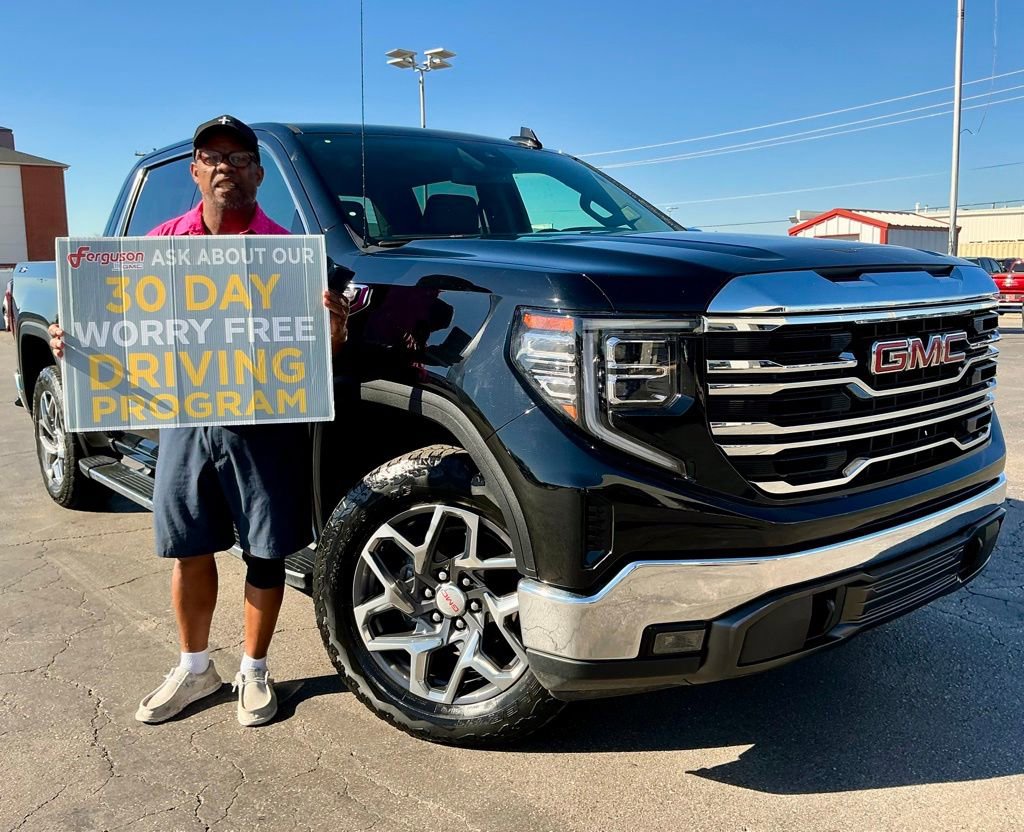 Used 2022 GMC Sierra 1500 SLT image 1