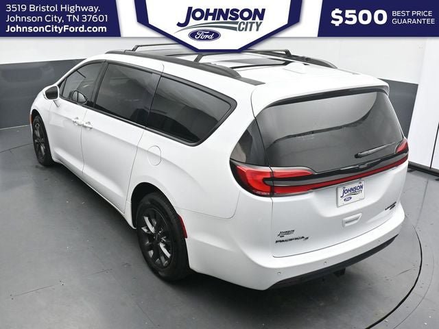 Used 2021 Chrysler Pacifica Limited w/ S Appearance Package AWD/4WD image 25