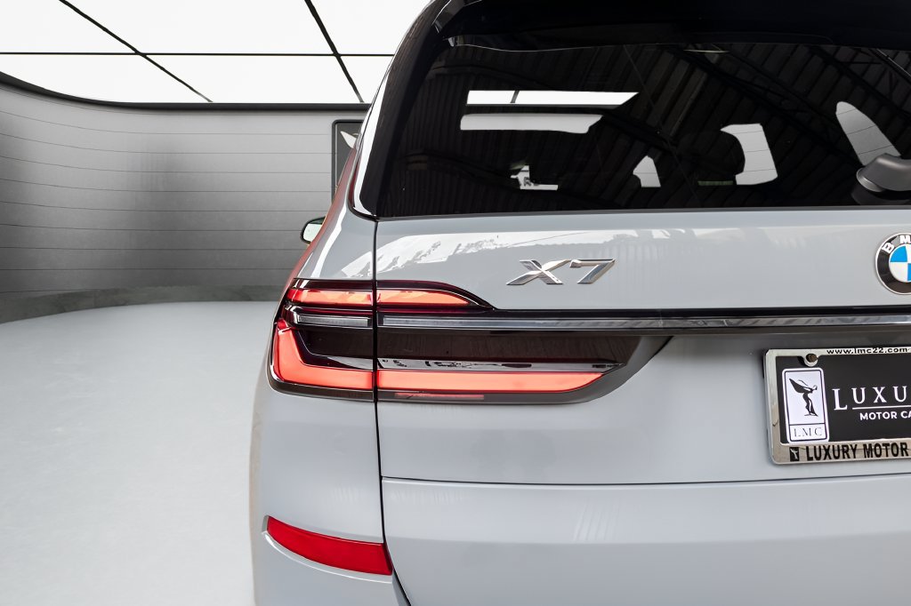 Used 2023 BMW X7 xDrive40i w/ Executive Package AWD/4WD image 19
