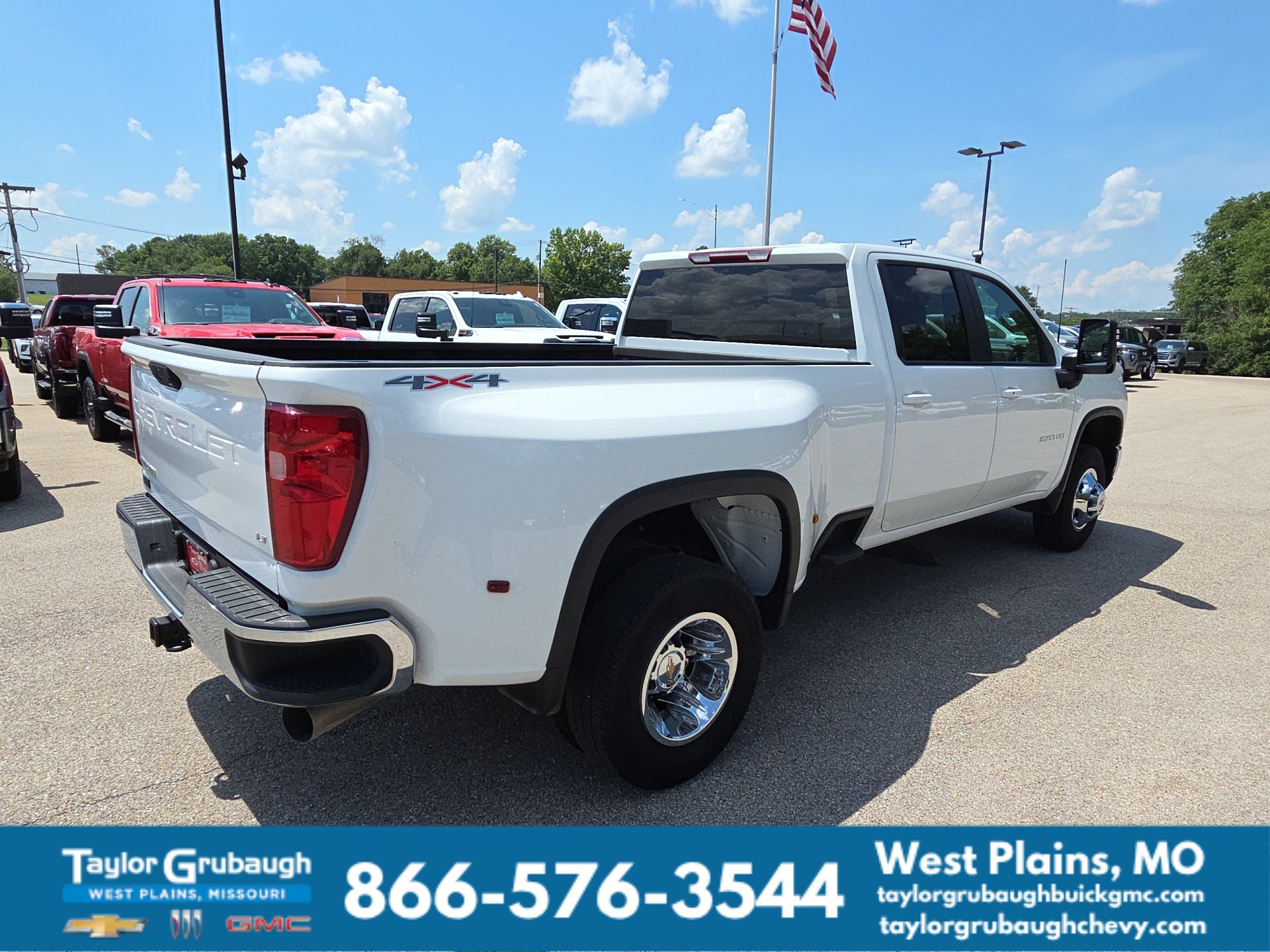 Used 2025 Chevrolet Silverado 3500 LT w/ Convenience Package AWD/4WD image 9
