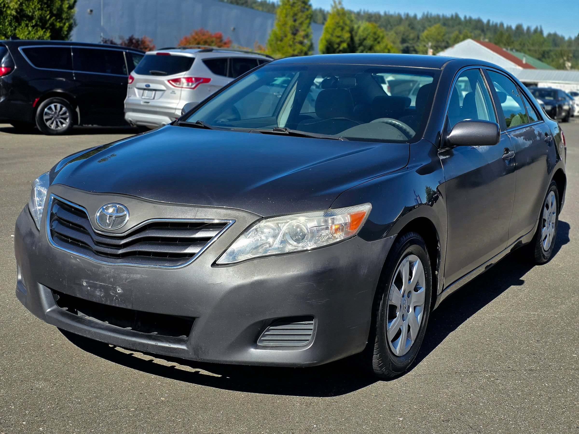 Used 2010 Toyota Camry LE FWD image 3